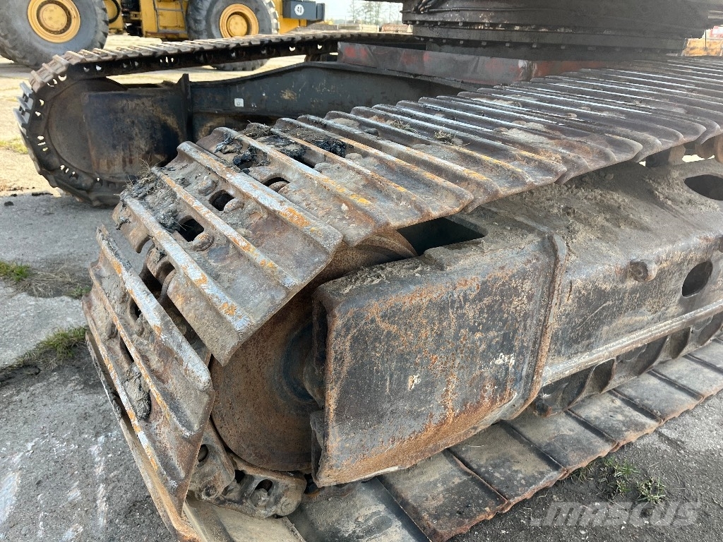 Volvo EC 240 C L حفارات زحافة