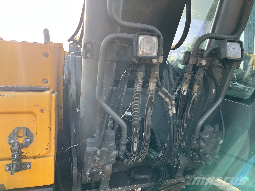 Volvo EC 240 C L حفارات زحافة