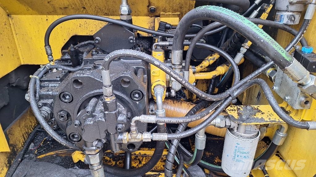New Holland E 305 Kāpurķēžu ekskavatori