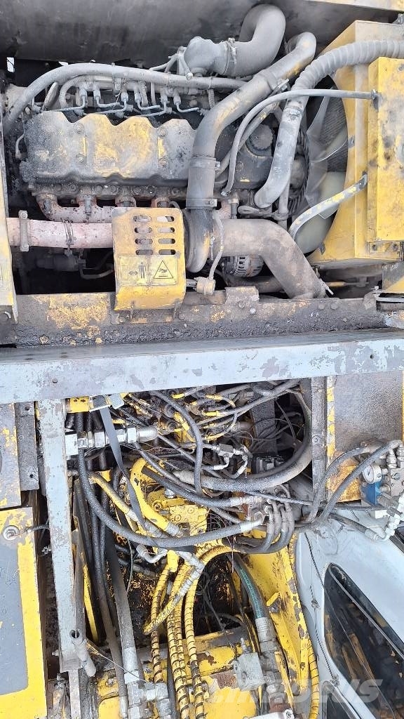 New Holland E 305 Kāpurķēžu ekskavatori