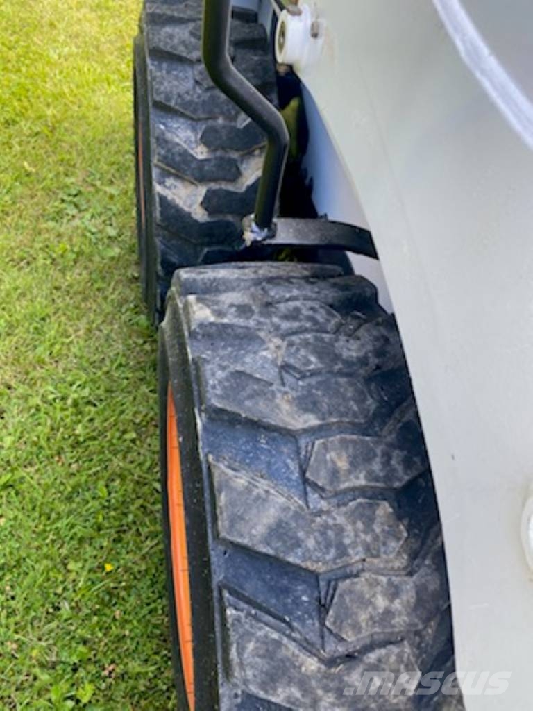 Bobcat S450 لوادر انزلاقية التوجيه