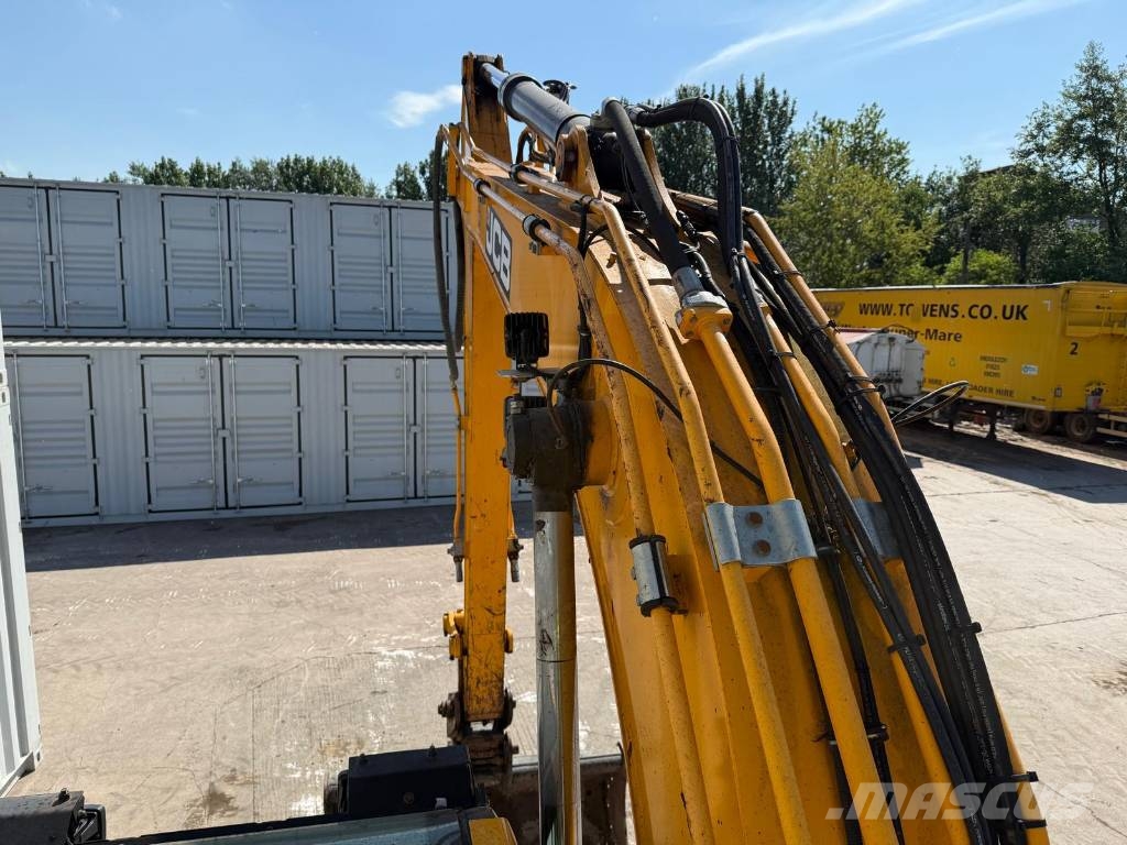 JCB 131 X L Rupsgraafmachines