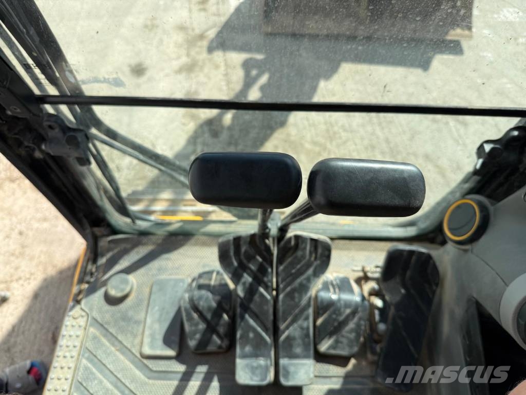 JCB 131 X L Rupsgraafmachines