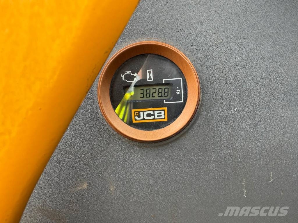 JCB 131 X L Rupsgraafmachines