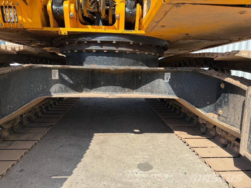 JCB 131 X L Rupsgraafmachines