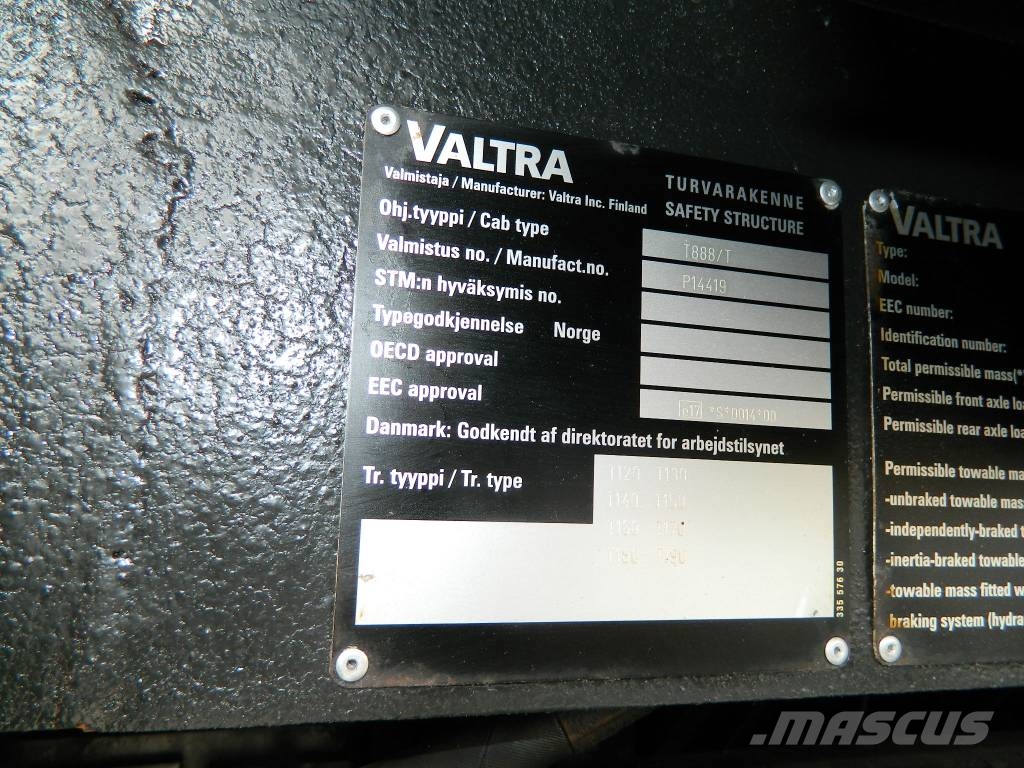 Valtra T 150 Traktori