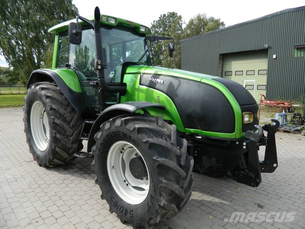 Valtra T 150 Traktori