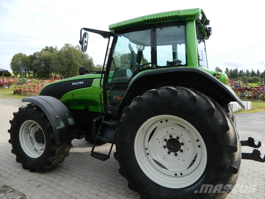 Valtra T 150 Traktori