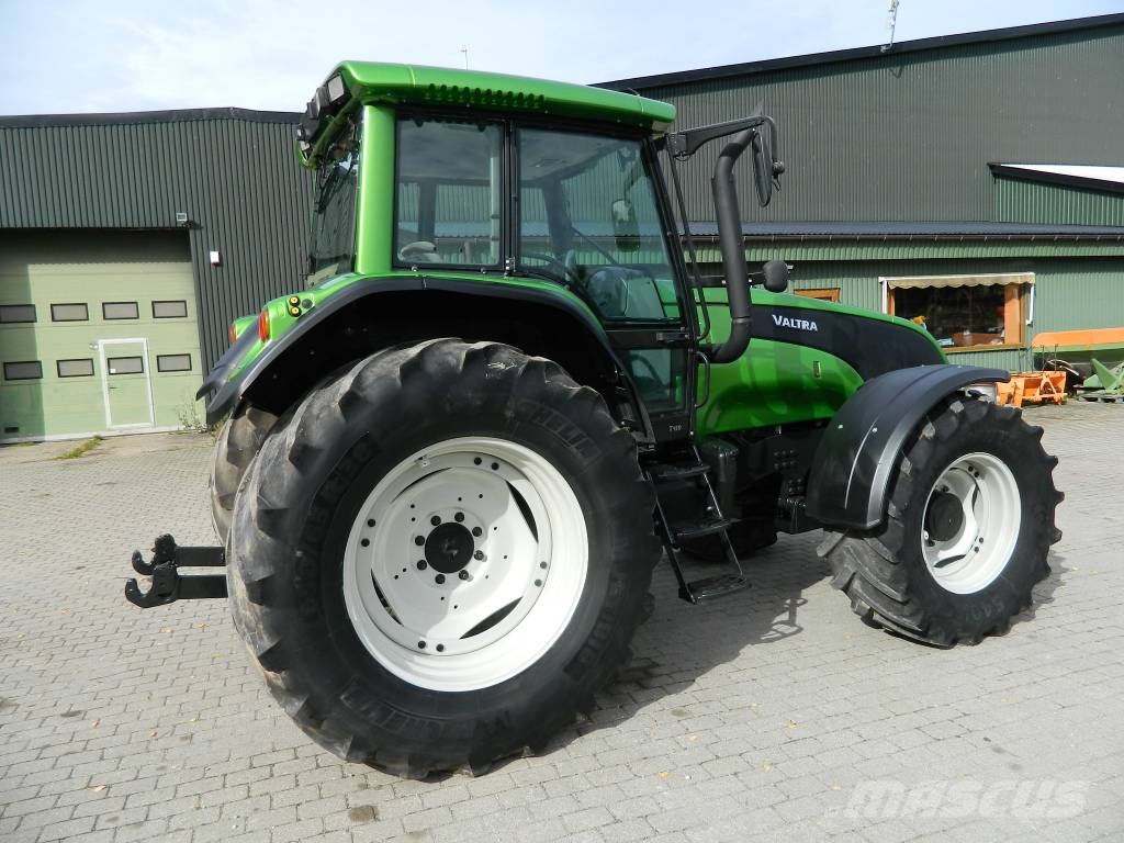 Valtra T 150 Traktori