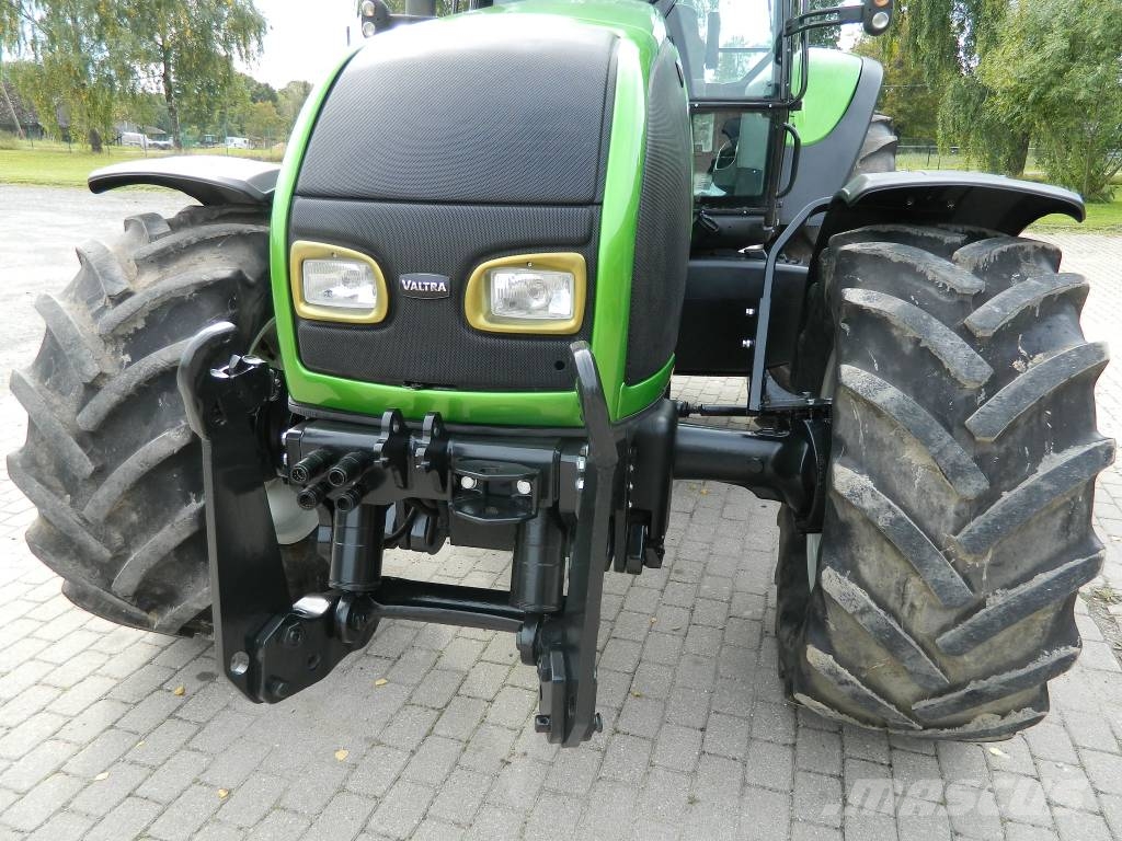 Valtra T 150 Traktori