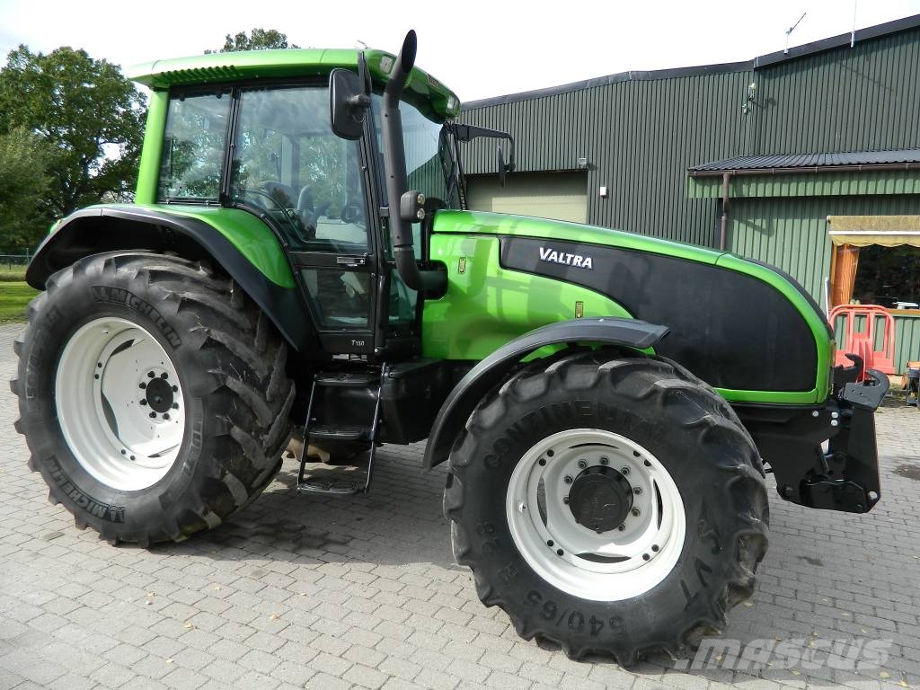 Valtra T 150 Traktori
