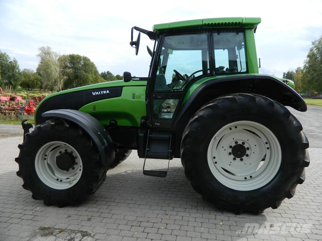 Valtra T 150 Traktori