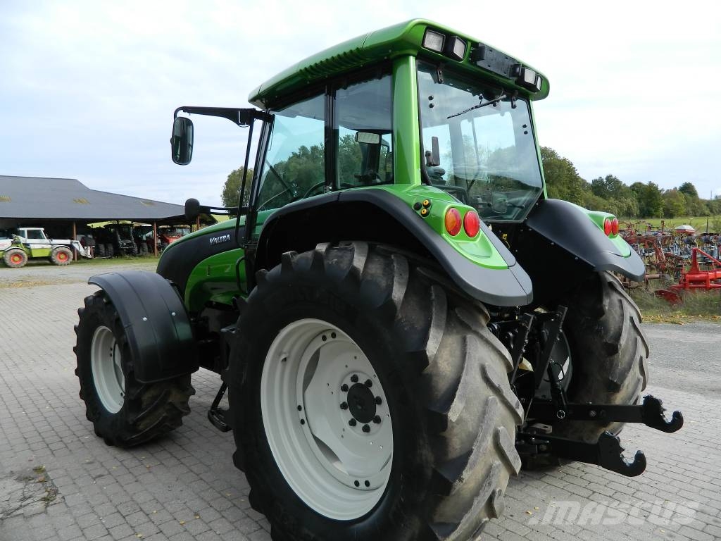 Valtra T 150 Traktori