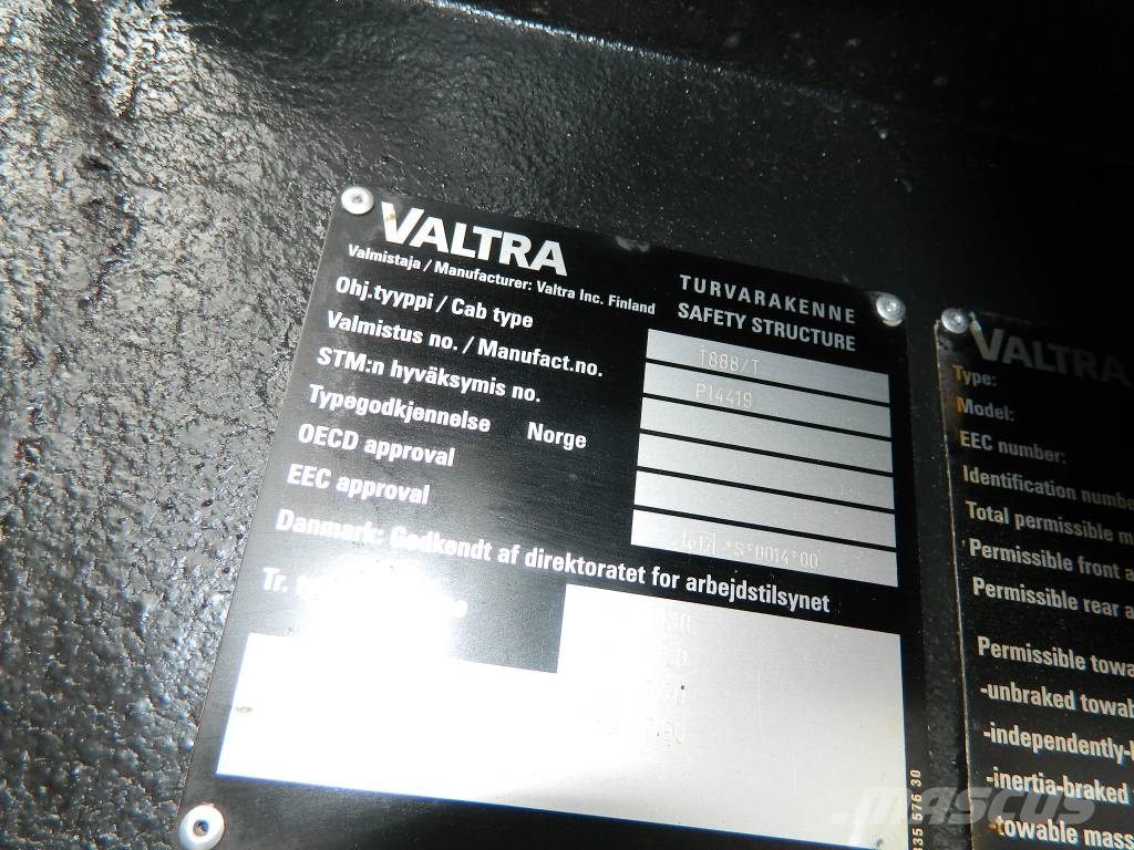 Valtra T 150 Traktori