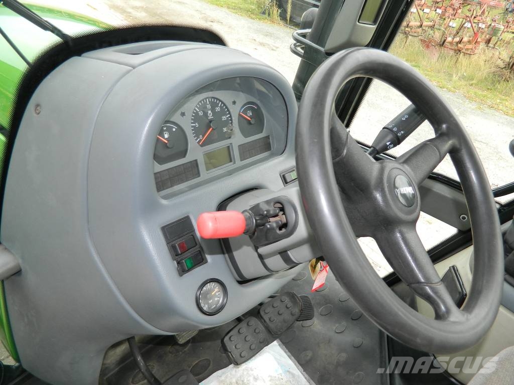 Valtra T 150 Traktori