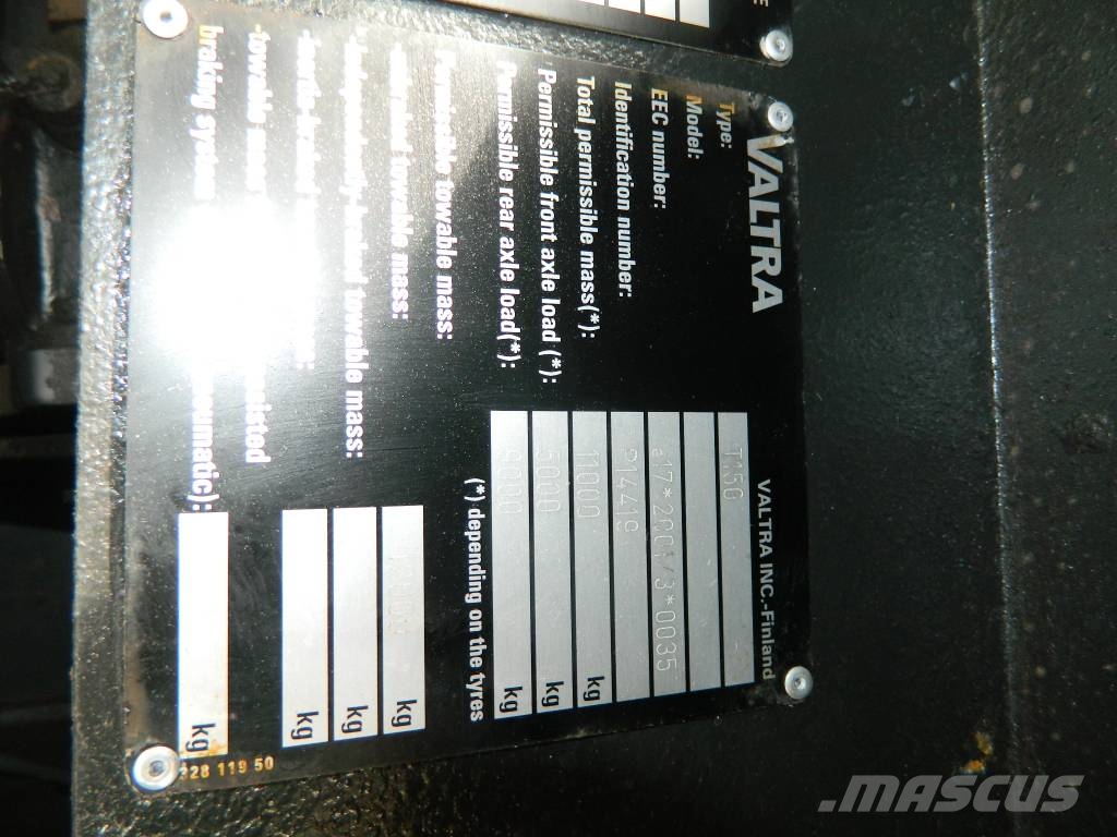 Valtra T 150 Traktori