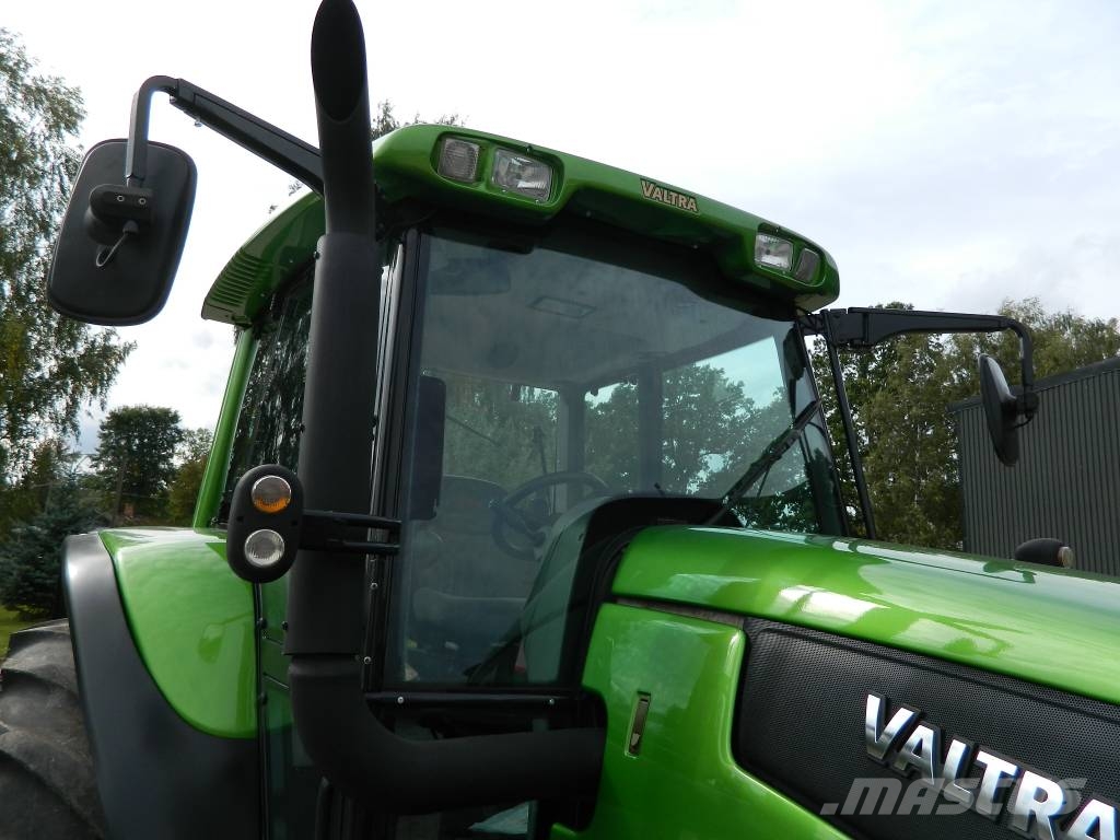 Valtra T 150 Traktori