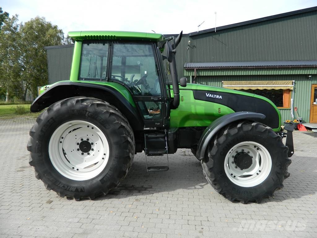 Valtra T 150 Traktori