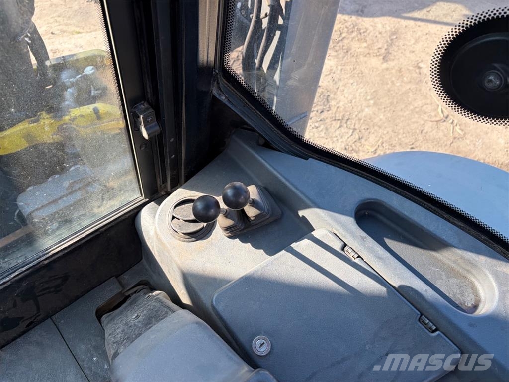 Terex TLB 890 PS Būvniecība- Citi