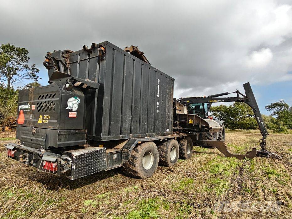 Pezzolato PTH1200/1000 G + CLAAS XERION Holzhäcksler