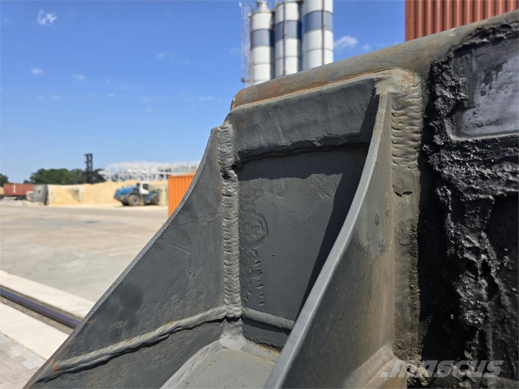 Kalmar DRG450-60S5 Reachstackers