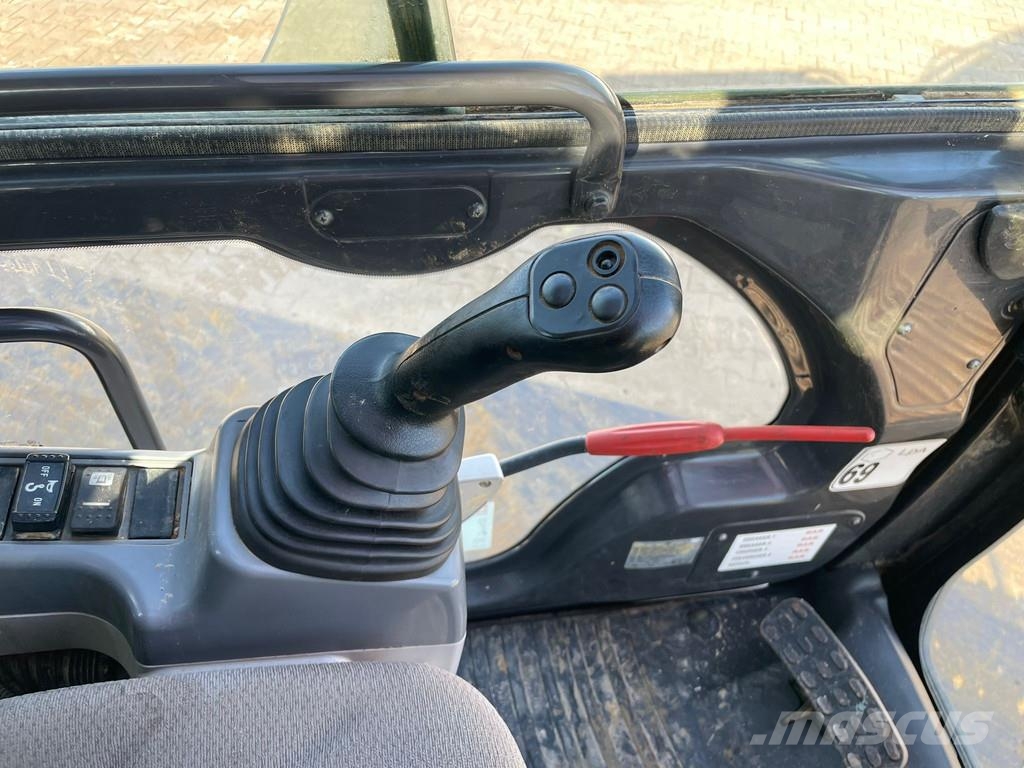 Hitachi ZX210LC-6 Bageri gusjeničari