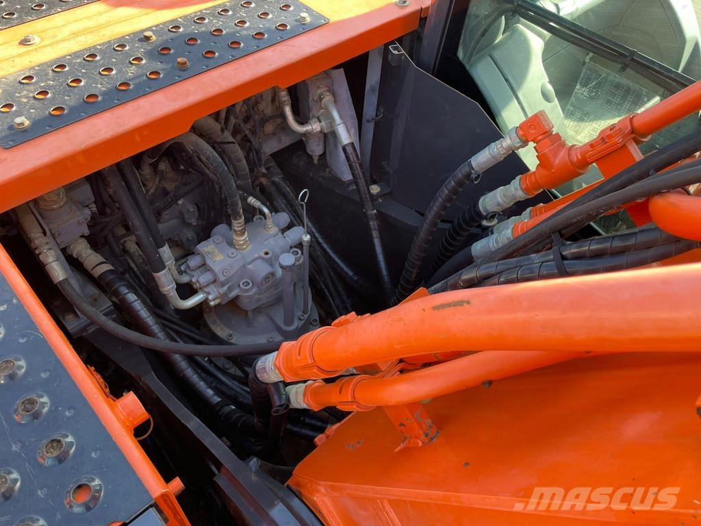 Hitachi ZX210LC-6 Bageri gusjeničari