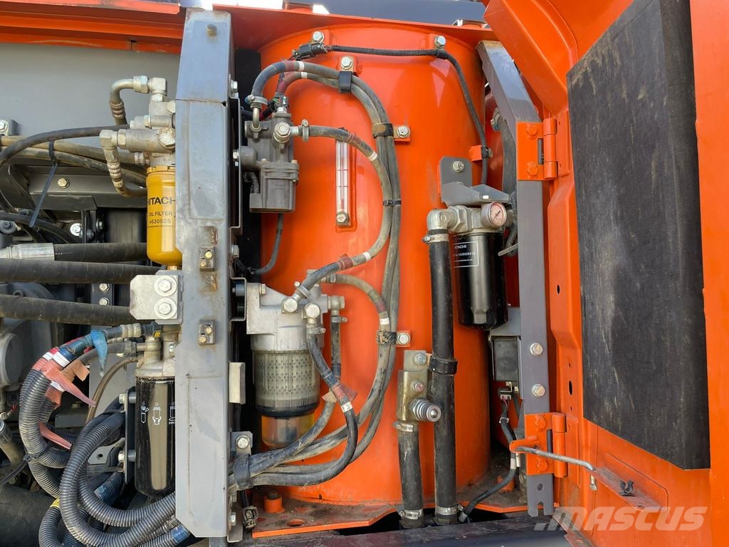 Hitachi ZX210LC-6 Bageri gusjeničari