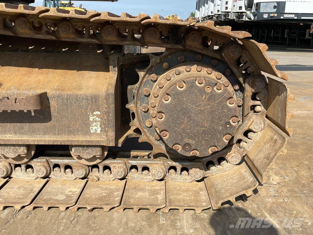 Hitachi ZX210LC-6 Bageri gusjeničari
