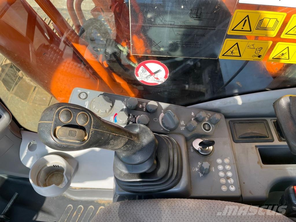 Hitachi ZX210LC-6 Bageri gusjeničari