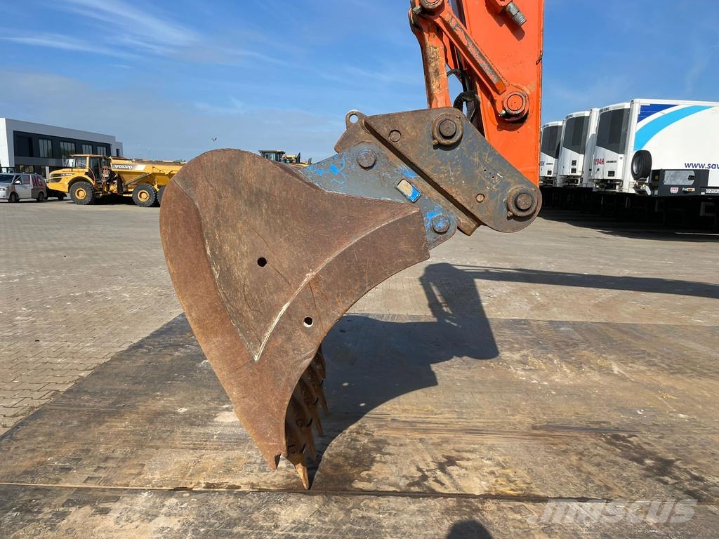 Hitachi ZX210LC-6 Bageri gusjeničari