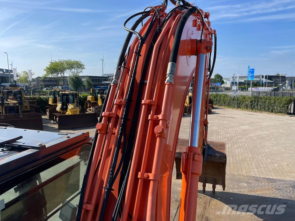 Hitachi ZX210LC-6 Bageri gusjeničari