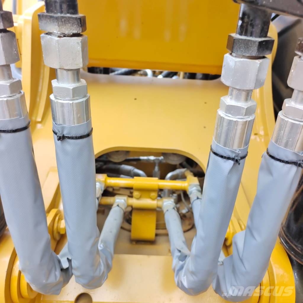CAT 320 GC  3000 units excavators in stock 履带挖掘机