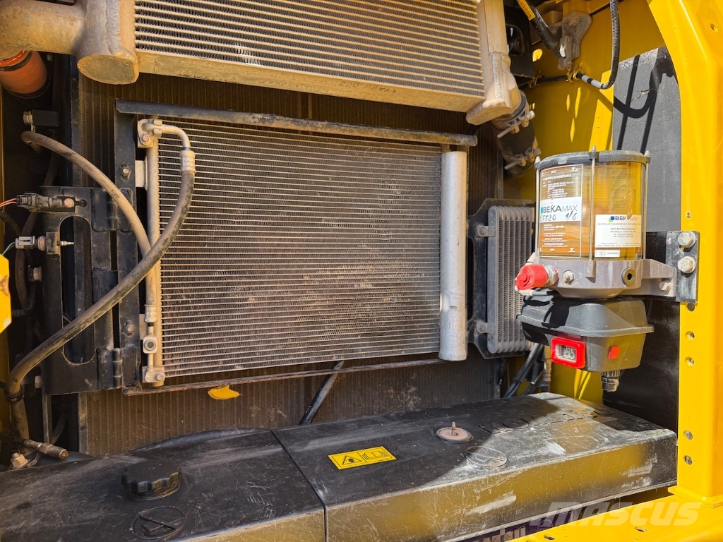 Komatsu PC 240 NLC-11 - PC 240 NLC-11E0 - PC 240 حفارات زحافة