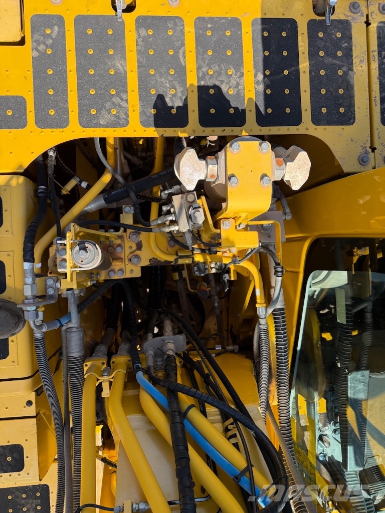 Komatsu PC 240 NLC-11 - PC 240 NLC-11E0 - PC 240 حفارات زحافة