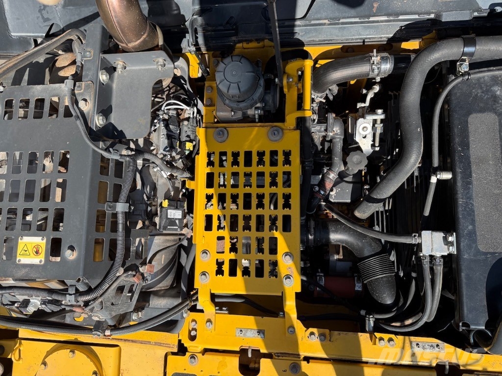 Komatsu PC 240 NLC-11 - PC 240 NLC-11E0 - PC 240 حفارات زحافة