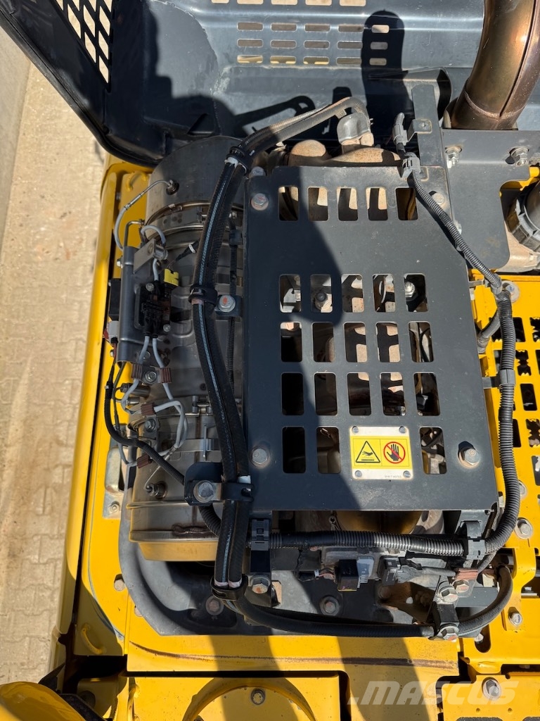 Komatsu PC 240 NLC-11 - PC 240 NLC-11E0 - PC 240 حفارات زحافة