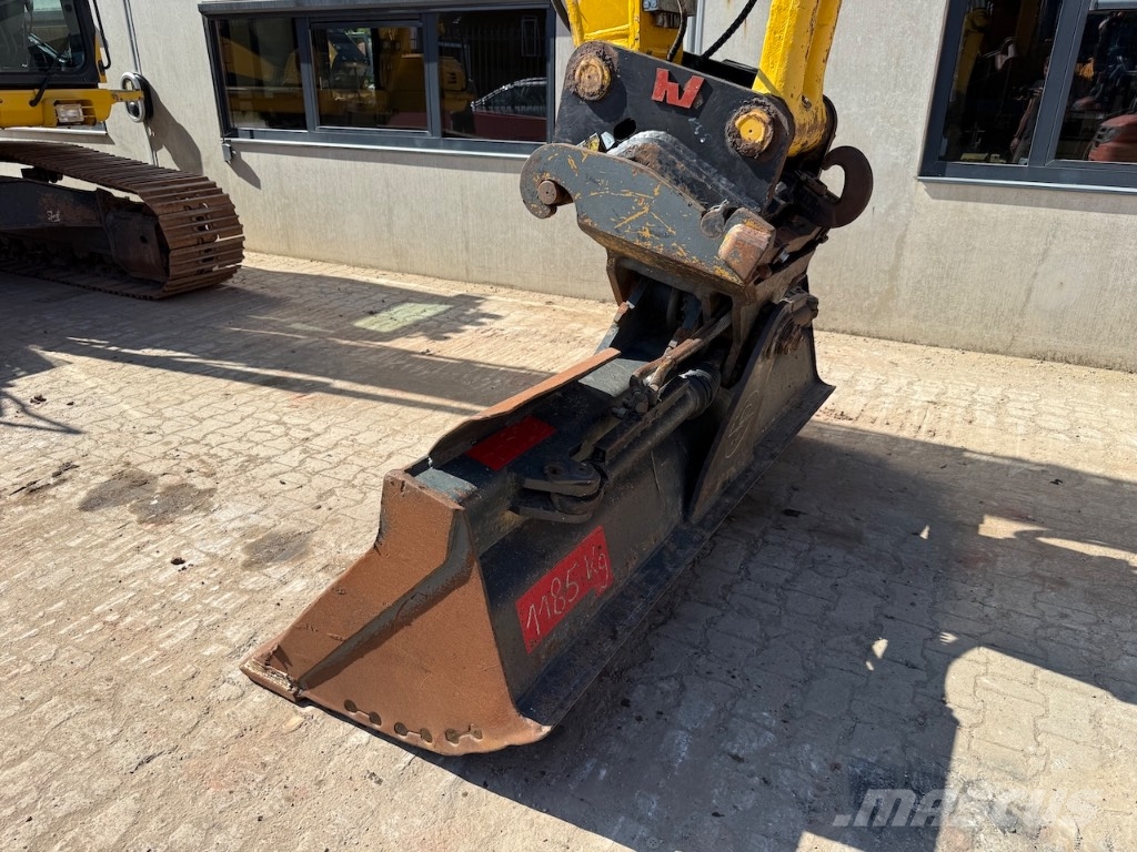 Komatsu PC 240 NLC-11 - PC 240 NLC-11E0 - PC 240 حفارات زحافة