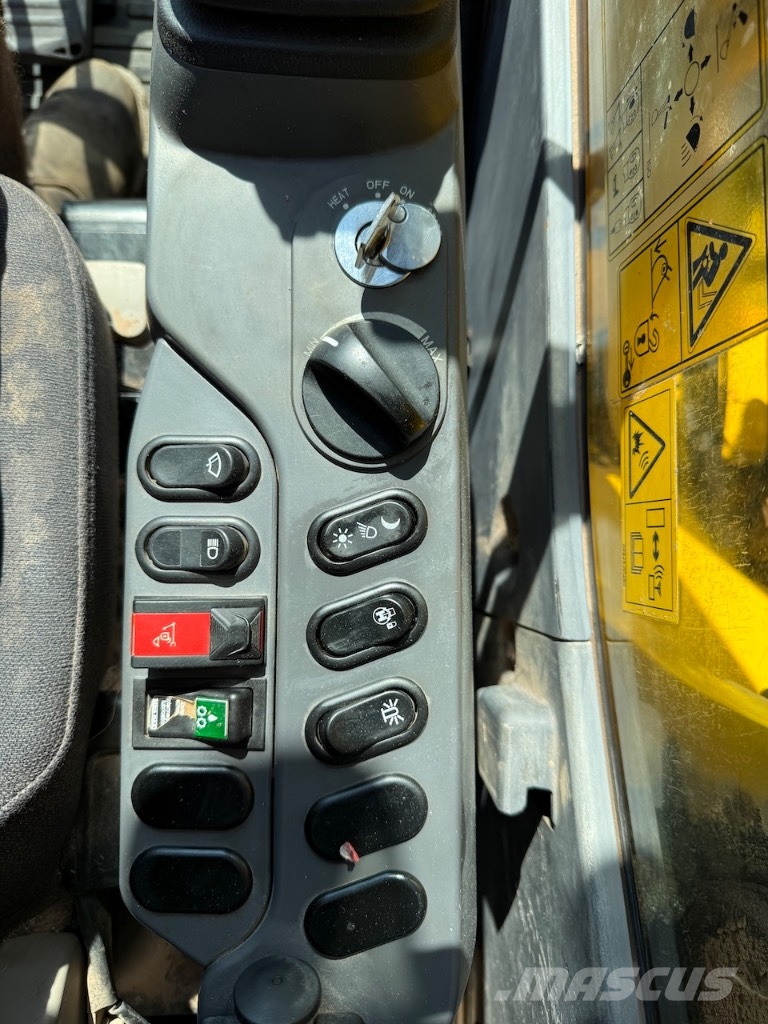 Komatsu PC 240 NLC-11 - PC 240 NLC-11E0 - PC 240 حفارات زحافة