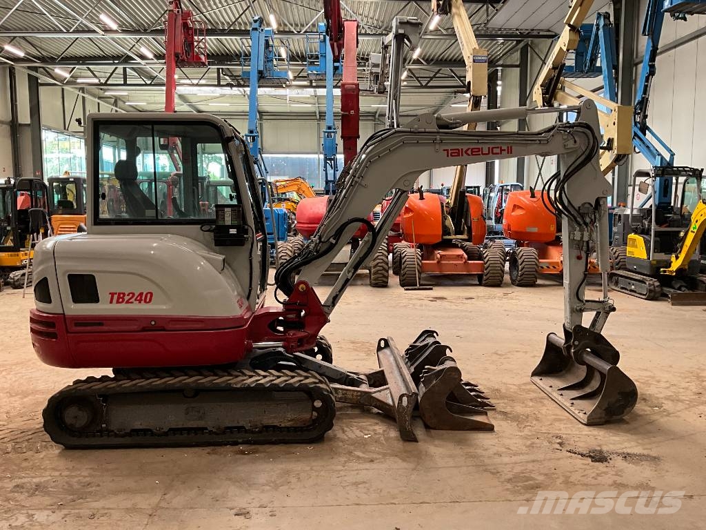 Takeuchi TB 240 Minigravere <7t