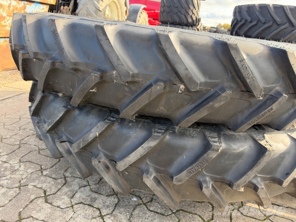 Däck och fälg 300/95R52 BKT Agrimax RT 955 Hjul, Dæk og Fælge