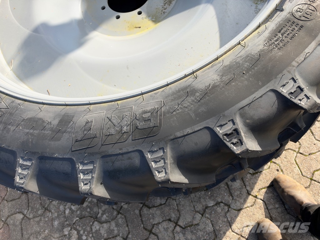 Däck och fälg 300/95R52 BKT Agrimax RT 955 Hjul, Dæk og Fælge