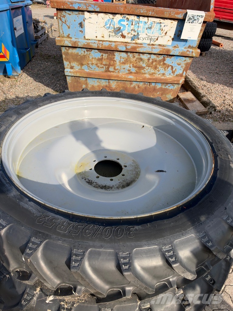 Däck och fälg 300/95R52 BKT Agrimax RT 955 Hjul, Dæk og Fælge