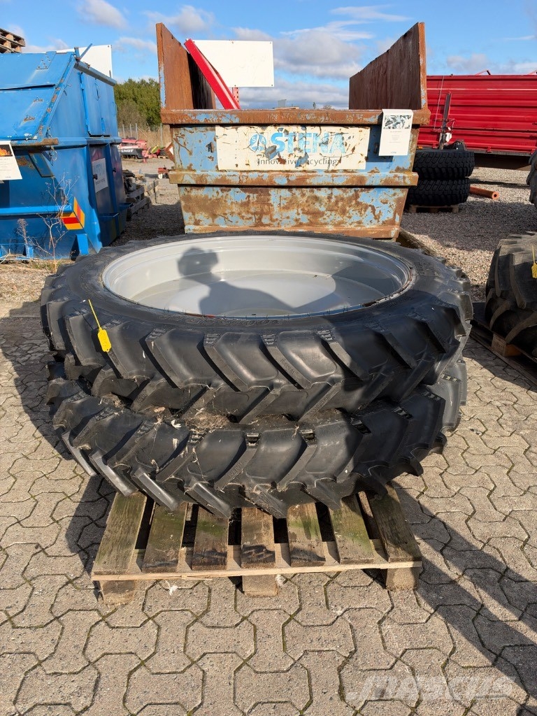 Däck och fälg 300/95R52 BKT Agrimax RT 955 Hjul, Dæk og Fælge
