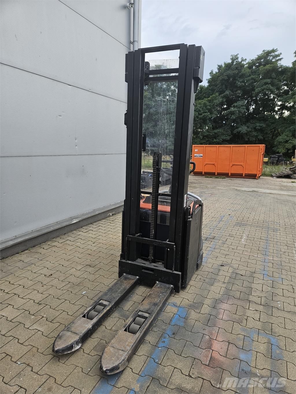 Toyota SPE140 Stand-in stackers