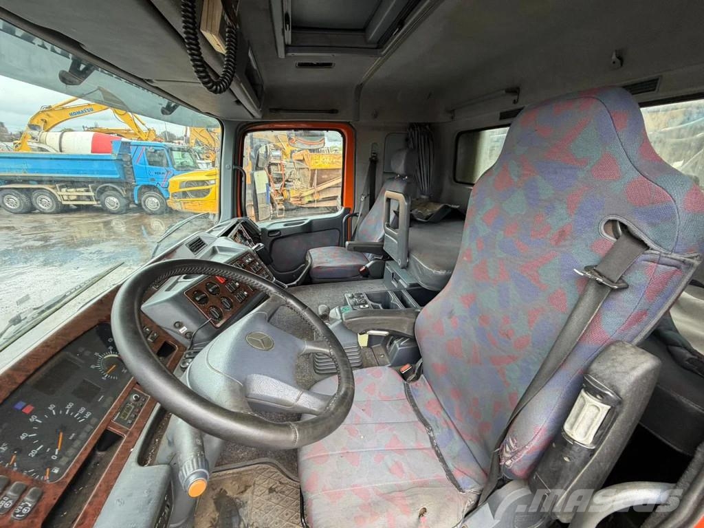 Mercedes-Benz Actros 2657 V8 6x4 EPS 3 Pedals Full Steel Suspens 牵引车