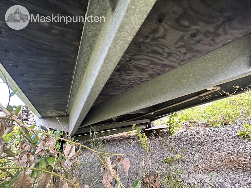 Vallavagnen 892 Ehitussoojakud