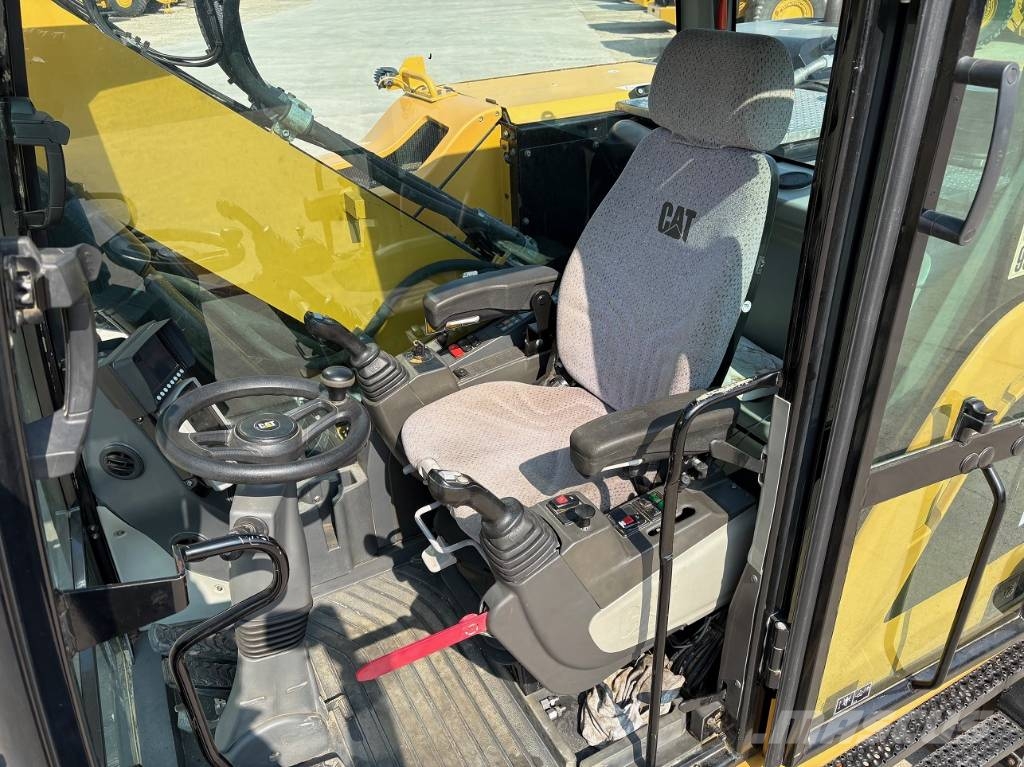 CAT M 318 F Mobilbagger