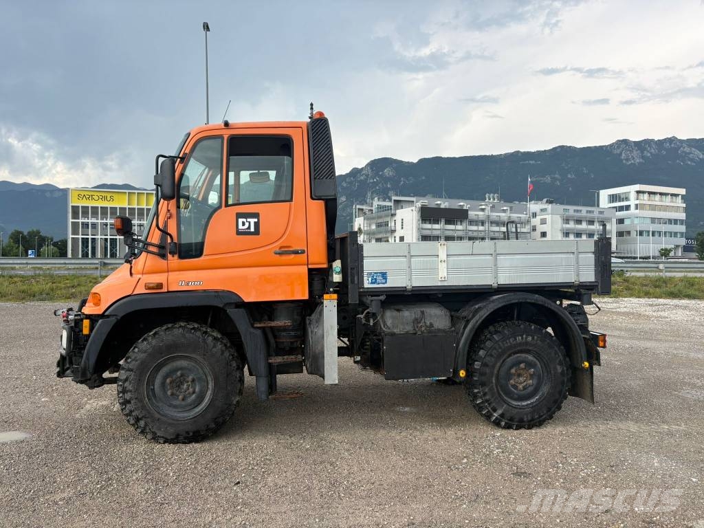 Unimog U300 Camiones de cama baja