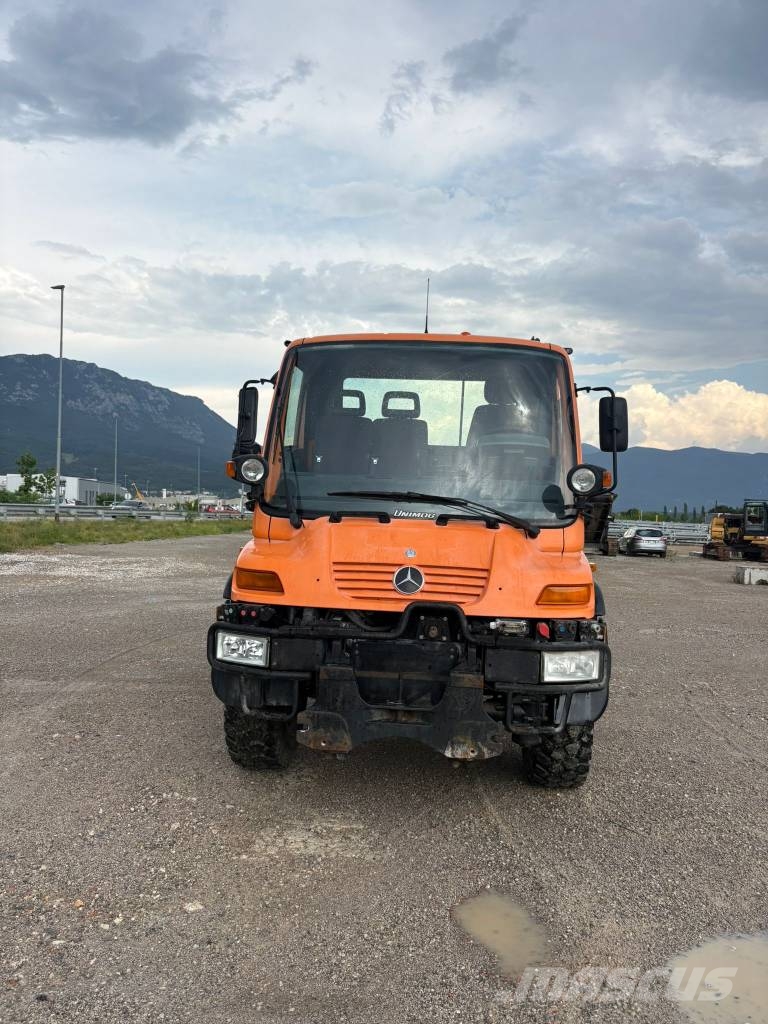 Unimog U300 Camiones de cama baja